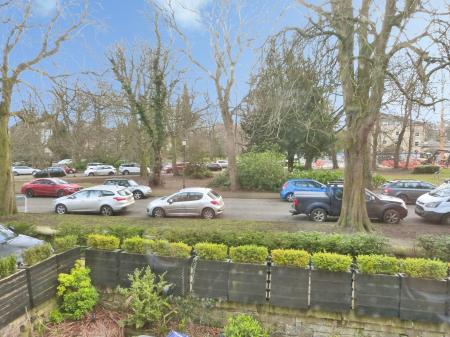 3 bedroom Flat to let in Park Road, Harrogate, HG2