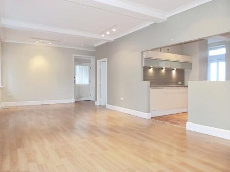 3 bedroom Flat to let in Park Road, Harrogate, HG2