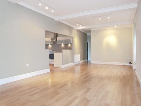 3 bedroom Flat to let in Park Road, Harrogate, HG2