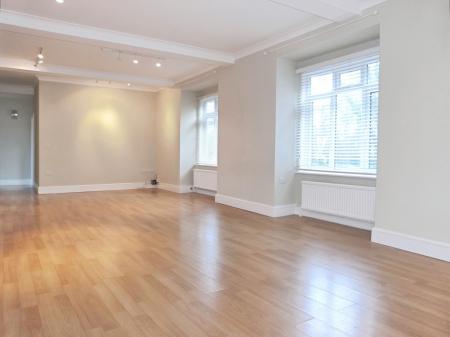 3 bedroom Flat to let in Park Road, Harrogate, HG2
