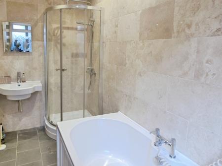 2 bedroom Flat to let in St Georges Road, Harrogate, HG2