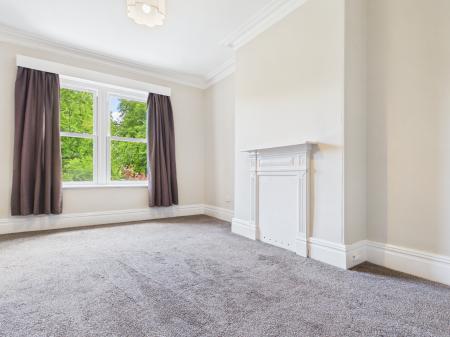 2 bedroom Flat to let in South Drive, Harrogate, HG2