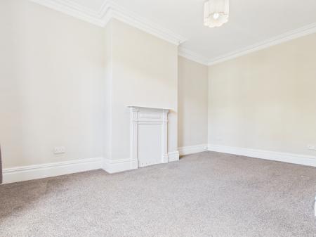2 bedroom Flat to let in South Drive, Harrogate, HG2