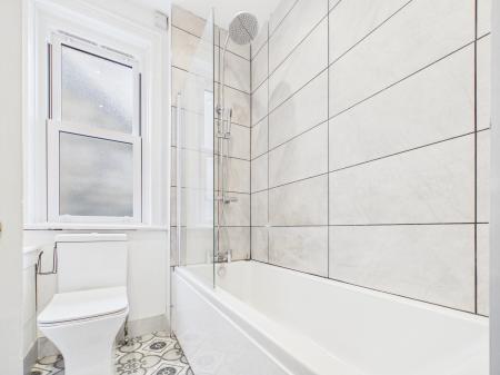 2 bedroom Flat to let in South Drive, Harrogate, HG2