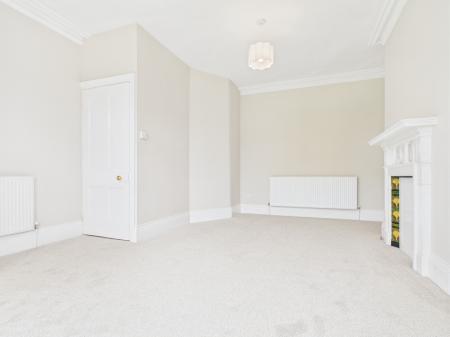 2 bedroom Flat to let in South Drive, Harrogate, HG2