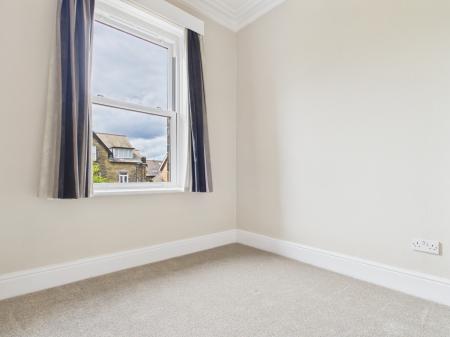 2 bedroom Flat to let in South Drive, Harrogate, HG2
