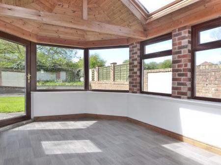 4 bedroom Detached house to let in Harrogate Road, Ripon, HG4