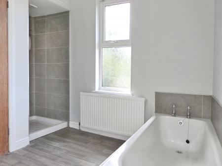 4 bedroom Detached house to let in Harrogate Road, Ripon, HG4