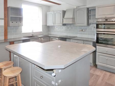 4 bedroom Detached house to let in Harrogate Road, Ripon, HG4