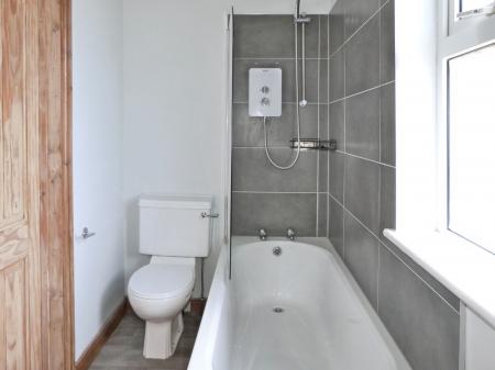 4 bedroom Detached house to let in Harrogate Road, Ripon, HG4
