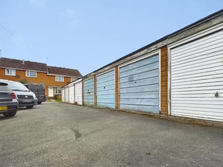 2 bedroom Town house to let in Stonebeck Avenue, Harrogate, HG1