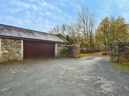 5 bedroom Semi-detached house to let in Burley Bank Road, Killinghall, HG3