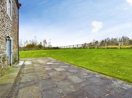 5 bedroom Semi-detached house to let in Burley Bank Road, Killinghall, HG3