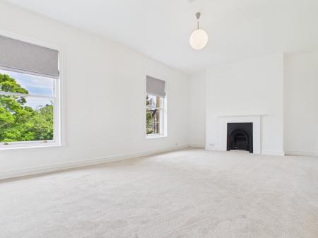 2 bedroom Flat to let in Royal Crescent, Harrogate, HG2