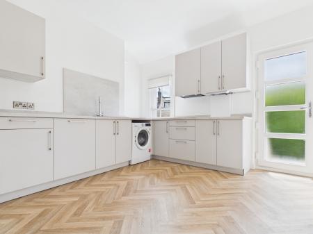 2 bedroom Flat to let in Royal Crescent, Harrogate, HG2