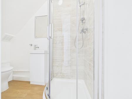 2 bedroom Flat to let in Royal Crescent, Harrogate, HG2