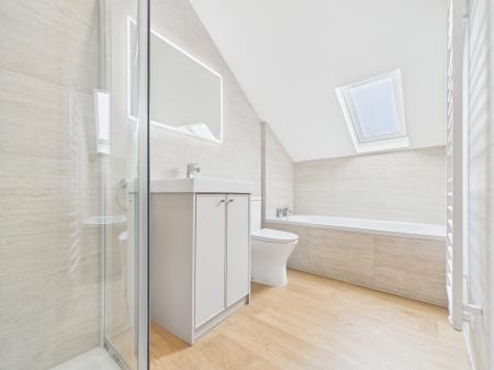 2 bedroom Flat to let in Royal Crescent, Harrogate, HG2