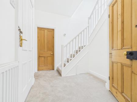 2 bedroom Flat to let in Royal Crescent, Harrogate, HG2