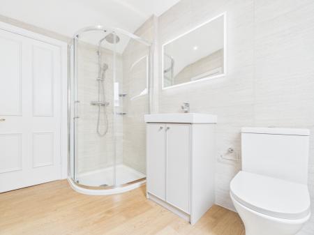 2 bedroom Flat to let in Royal Crescent, Harrogate, HG2