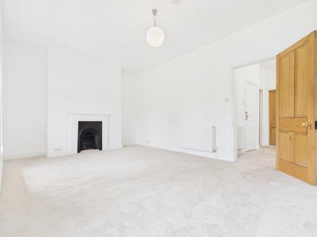 2 bedroom Flat to let in Royal Crescent, Harrogate, HG2