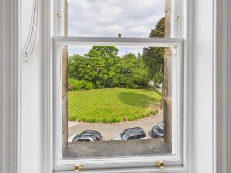 2 bedroom Flat to let in Royal Crescent, Harrogate, HG2