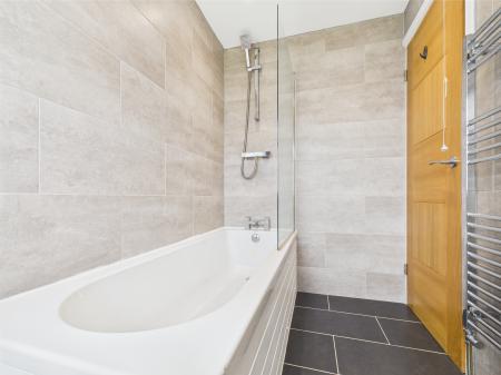 4 bedroom Detached house to let in Hookstone Chase, Harrogate, HG2