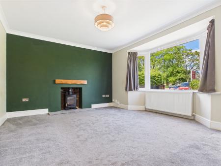 4 bedroom Detached house to let in Hookstone Chase, Harrogate, HG2