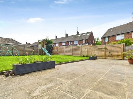 4 bedroom Detached house to let in Hookstone Chase, Harrogate, HG2