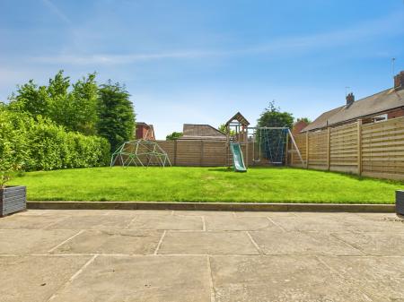 4 bedroom Detached house to let in Hookstone Chase, Harrogate, HG2