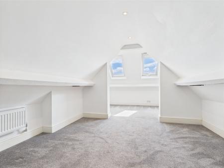 4 bedroom Detached house to let in Hookstone Chase, Harrogate, HG2