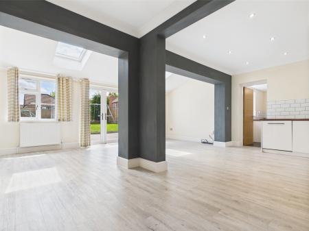 4 bedroom Detached house to let in Hookstone Chase, Harrogate, HG2