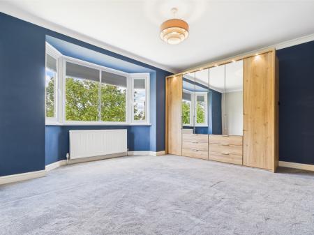 4 bedroom Detached house to let in Hookstone Chase, Harrogate, HG2
