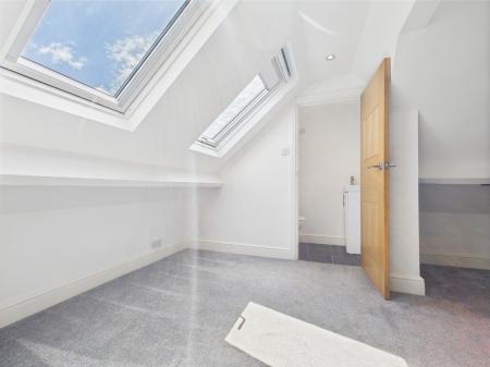 4 bedroom Detached house to let in Hookstone Chase, Harrogate, HG2