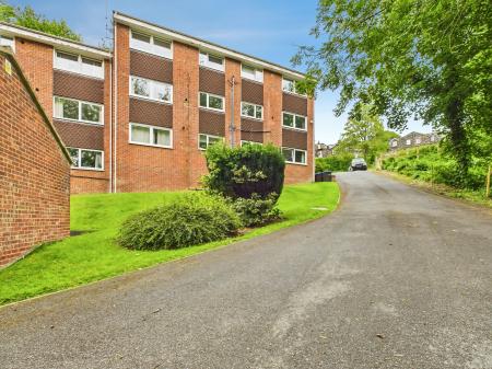 2 bedroom Flat to let in Coppice Drive, Harrogate, HG1
