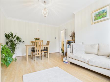 2 bedroom Flat to let in Coppice Drive, Harrogate, HG1