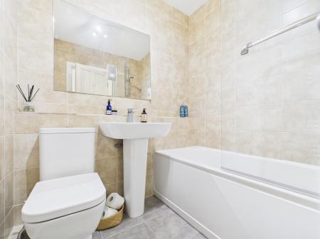 2 bedroom Flat to let in Coppice Drive, Harrogate, HG1