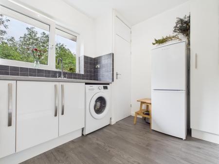 2 bedroom Flat to let in Coppice Drive, Harrogate, HG1