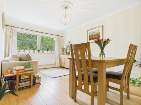2 bedroom Flat to let in Coppice Drive, Harrogate, HG1