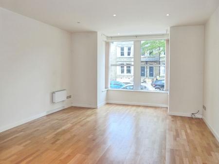 2 bedroom Flat to let in Valley Drive, Harrogate, HG2