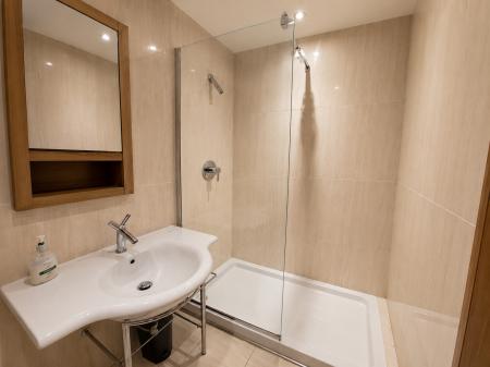 2 bedroom Flat to let in Valley Drive, Harrogate, HG2