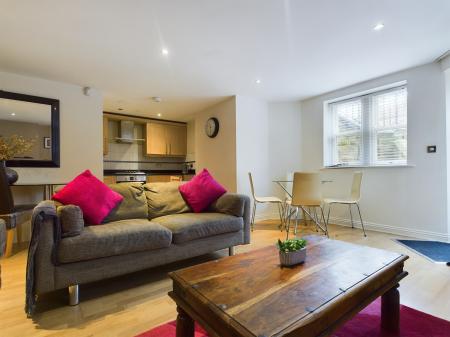 2 bedroom Flat to let in Kings Road, Harrogate, HG1