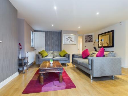 2 bedroom Flat to let in Kings Road, Harrogate, HG1