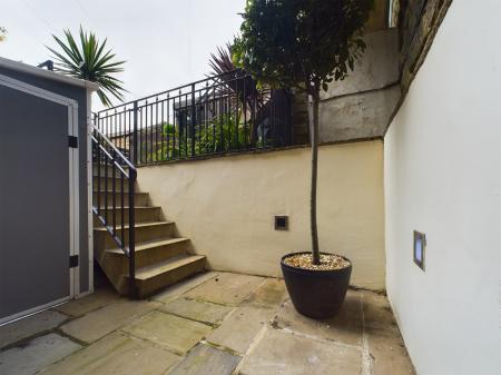 2 bedroom Flat to let in Kings Road, Harrogate, HG1
