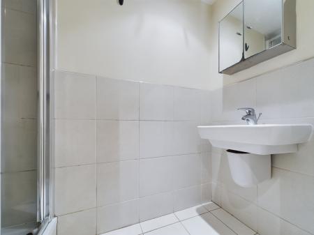 2 bedroom Flat to let in Kings Road, Harrogate, HG1