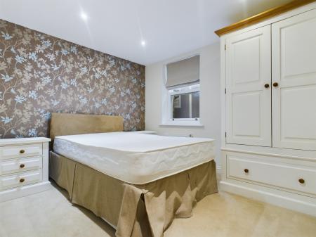 2 bedroom Flat to let in Kings Road, Harrogate, HG1