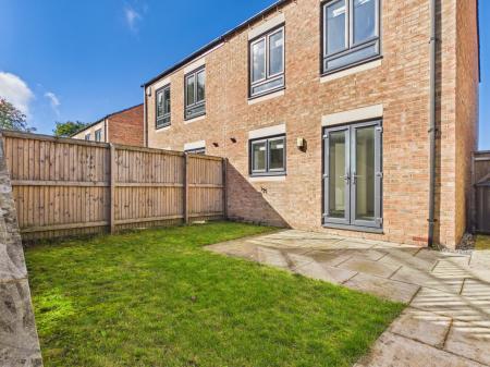 3 bedroom Semi-detached house to let in Orchid Gardens, Beckwithshaw, HG3