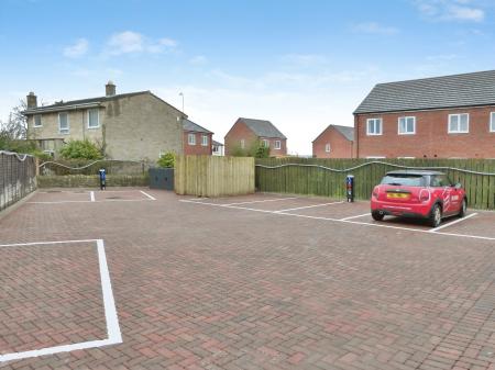 2 bedroom Flat to let in Ripon Road, Killinghall, HG3