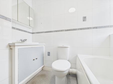 2 bedroom Flat to let in Leeds Road, Harrogate, HG2