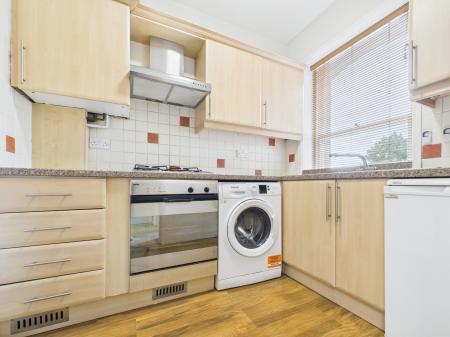 2 bedroom Flat to let in Leeds Road, Harrogate, HG2