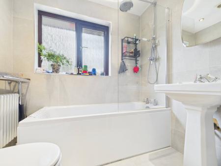 4 bedroom Detached house to let in Laverton Gardens, Harrogate, HG3